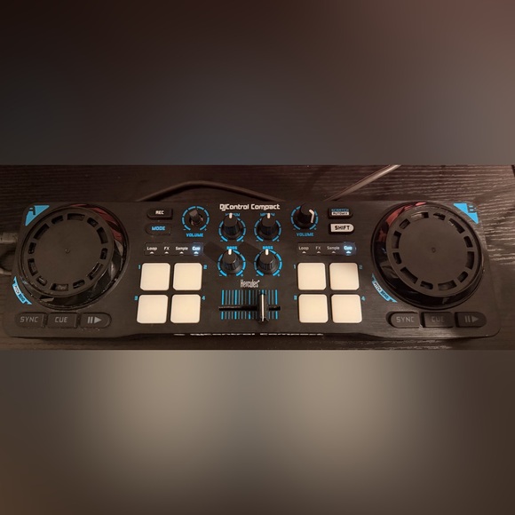 DJ Control Compact Board - Picture 1 of 4